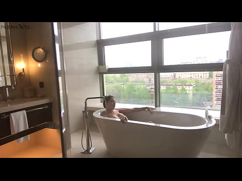 ❤️ En fantastisk babe som lidenskapelig rykker av seg fitta på badet ❤❌ Jævla video hos oss ❌️